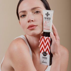 IM MEDI MODEL SHOT 2